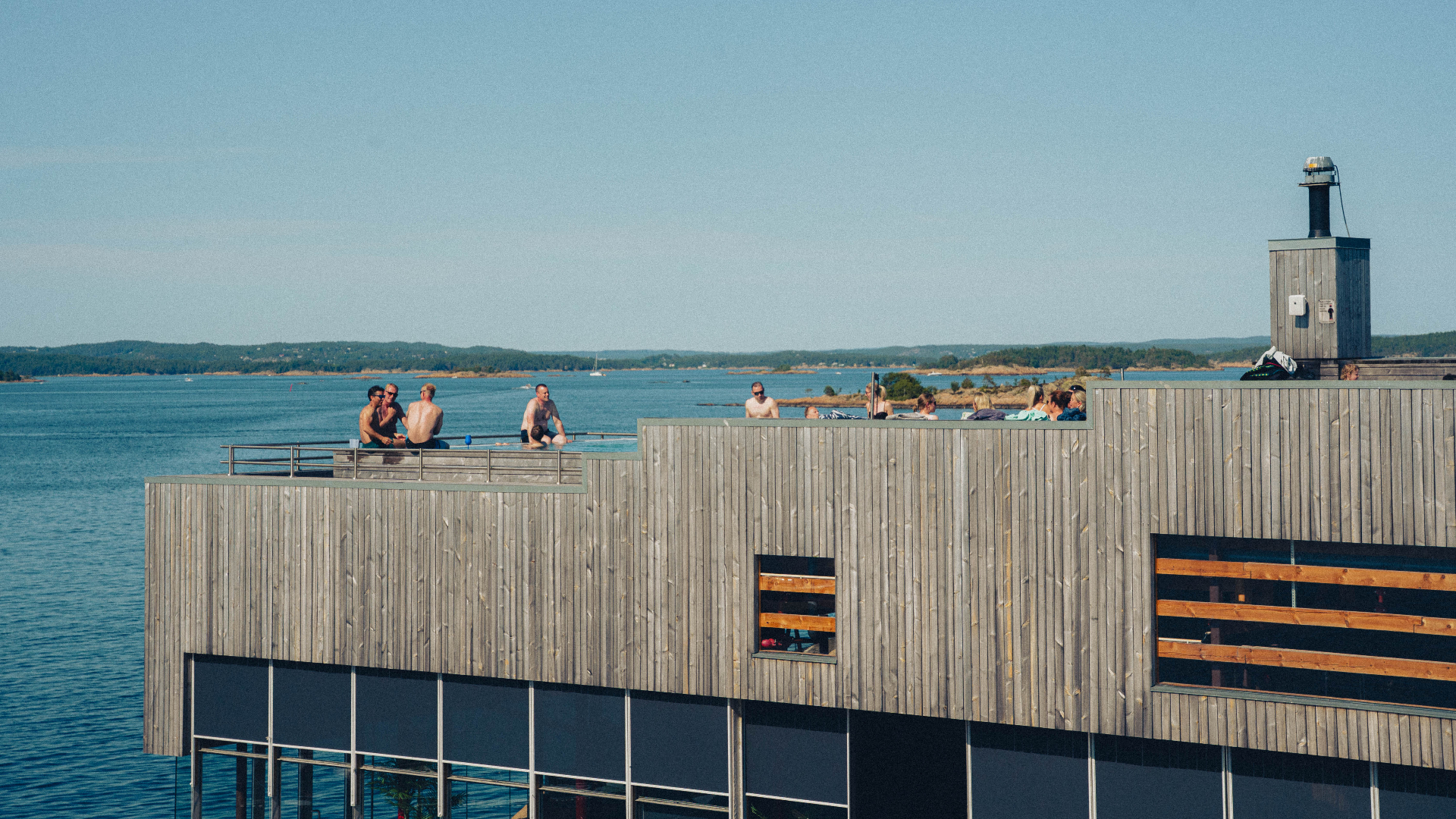 Pool Club ved sjøen