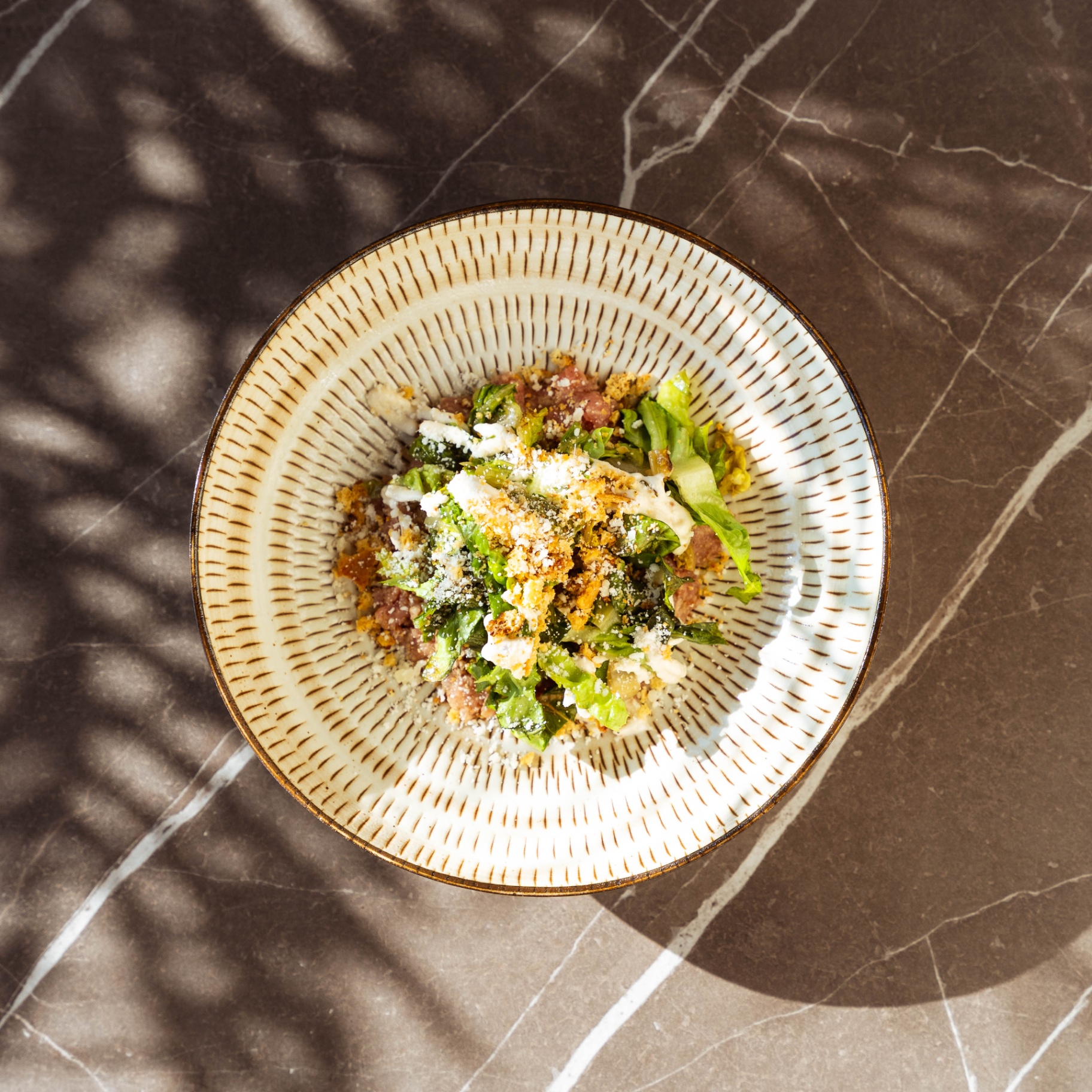 Cæsarsalat ovenfra